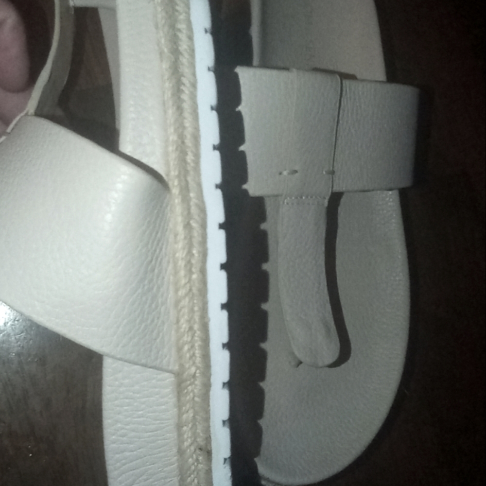 Sandals - Picture 2 of 9